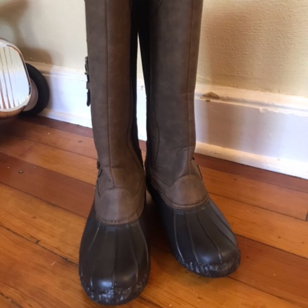 JBU size 7 vegan faux duck boots